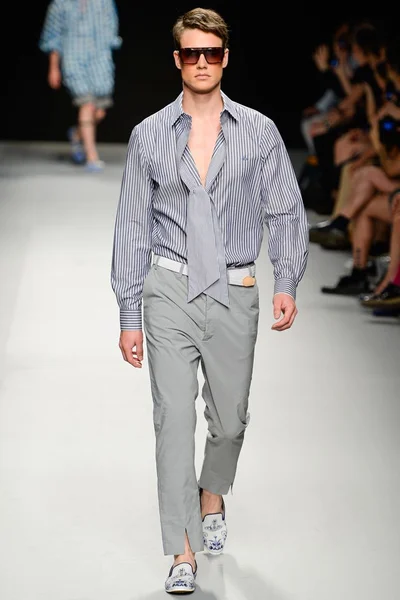 Look 25